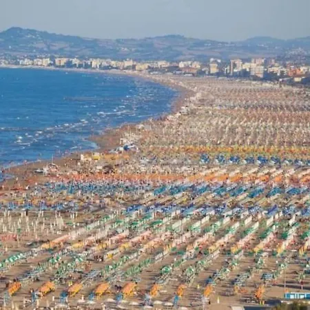 Lägenhet Vale Home-ampio Vicino Al Mare Rimini
